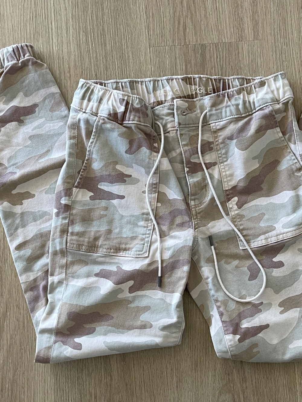 American Eagle Pink Camo Drawstring Joggers Size 4 Regular